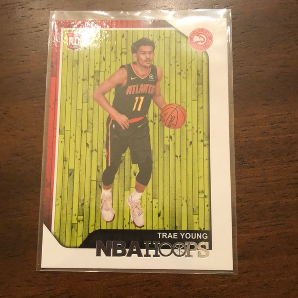 Red Back NBA Hoops Trae Young Rookie Card Rare - Picture 2 of 2